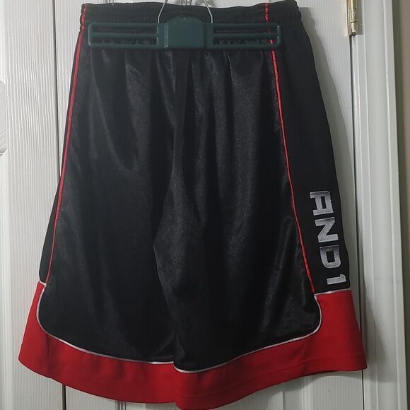 And1 red black athletic basketball shorts  Sz M - Picture 3 of 5